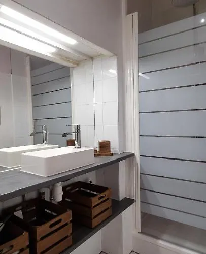 Maison De Bord De Normandie Du Debarquement Proche Caen